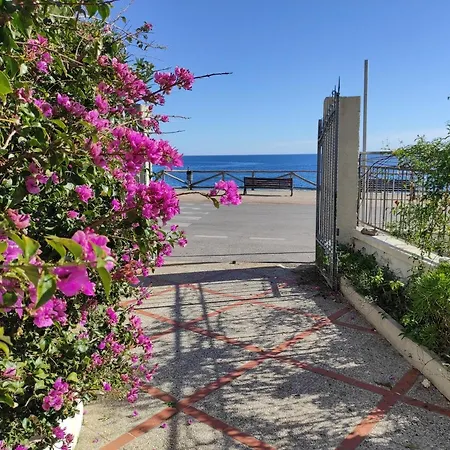 Nido Lungomare, E Sei In Spiaggia...